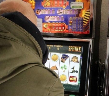 Rapporto Coop, l'italiano medio non è un giocatore di slot machine