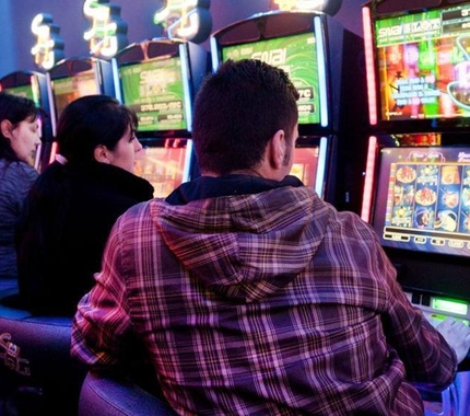 Slot machine a tema: come la tecnologia influenza la psicologia umana