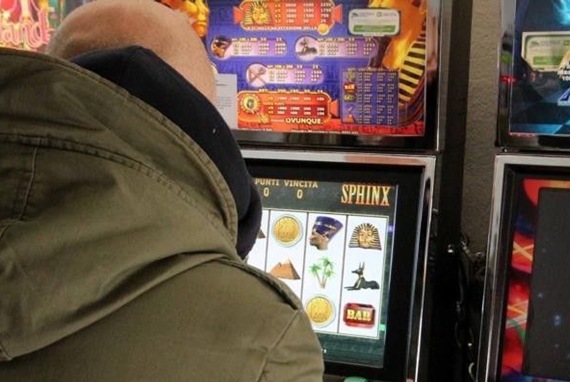 Rapporto Coop, l'italiano medio non è un giocatore di slot machine