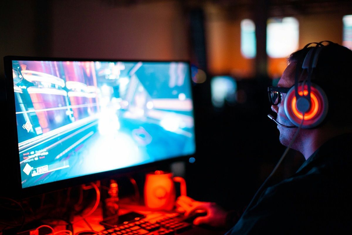 Comparativa tra gioco online e terrestre: raccolta, incidenza sulla spesa e la questione riciclaggio e riciclaggio 