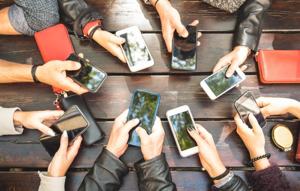 Casinò Online: gli italiani giocano da mobile, in netto calo gli accessi da desktop. Tim primo operatore