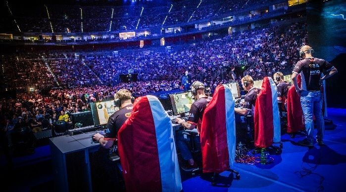 Giocatori e ricavi in crescita nel settore Esports