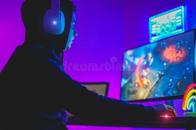 Internet e giovani: il Governo pensa a leggi ad hoc per tutelare i più giovani