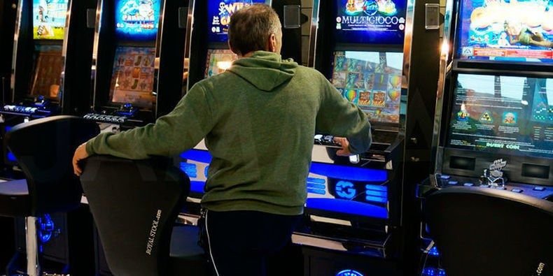 Giusto riaprire le attività: gli italiani tornerebbero alle vecchie abitudini. I numeri sul gioco